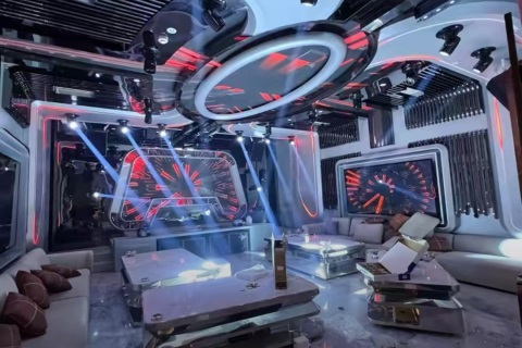 无锡缤纷年代KTV招聘模特/促销员,宜人空间舒展职场疲惫身心